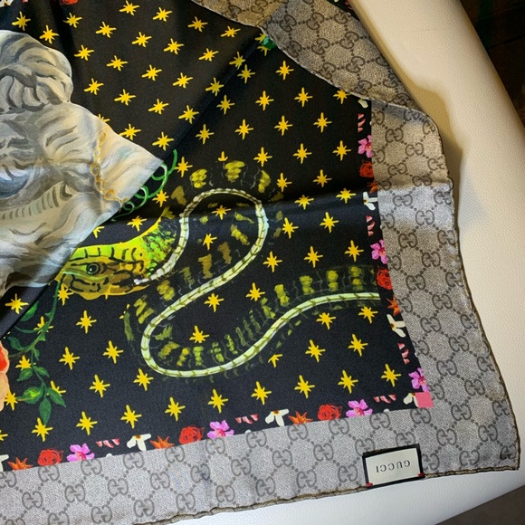 NWT Gucci Scarf Silk Dogs&Vase Print - Picture 6 of 8